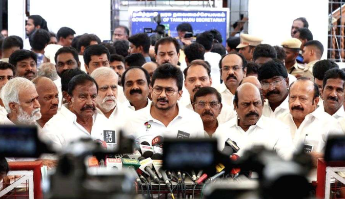 “அன்று ஓட்டப்பந்தயம்... இன்று ஒப்புவித்தல் போட்டி!” விஜய் பதிலுரையை விமர்சித்த உதயநிதி